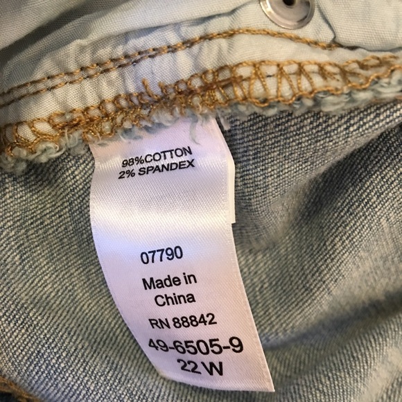 Denim 24/7 • Plus Size Stretch Denim Shorts - Picture 7 of 8